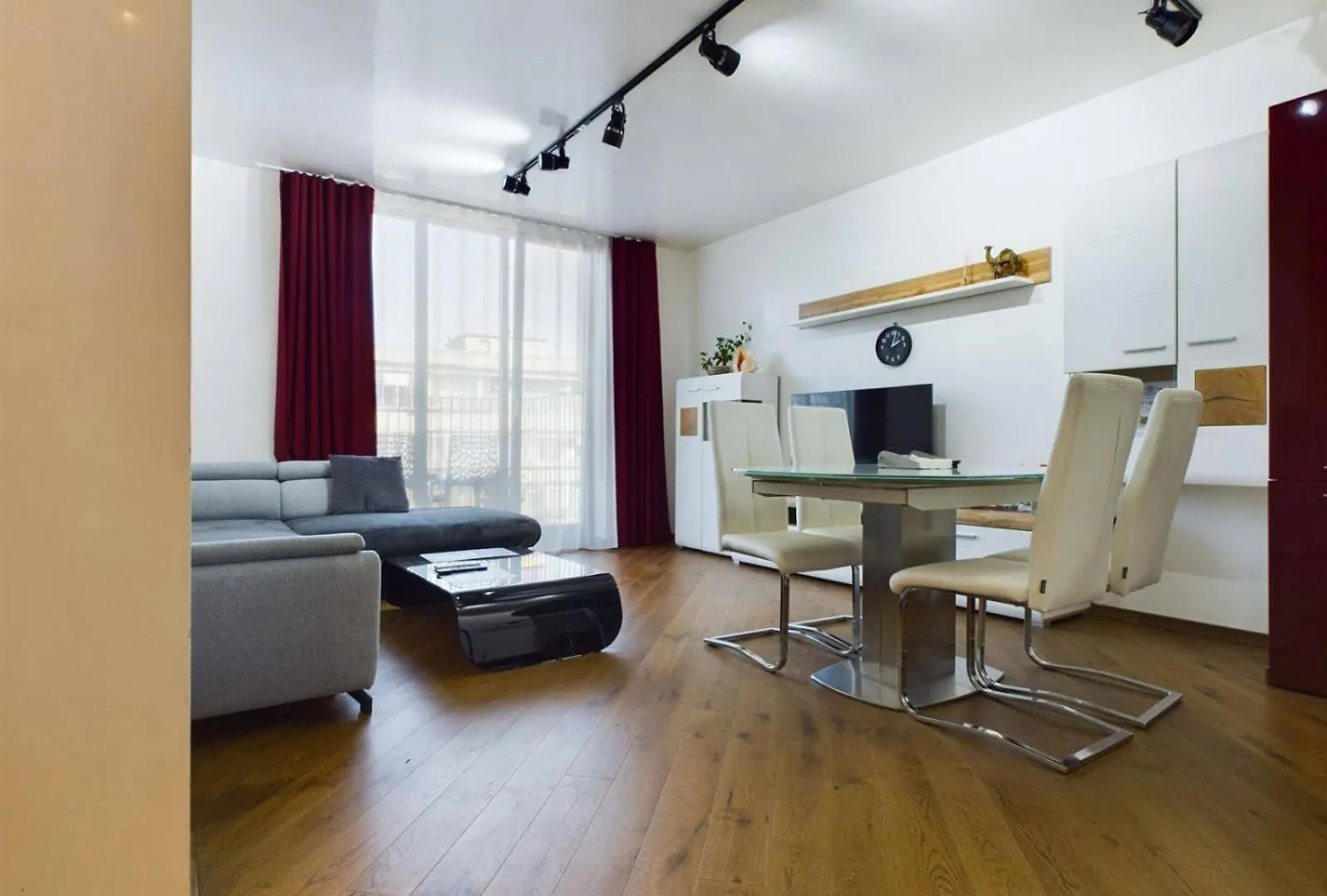 Luxury Apartment In Building K55 With Free Garage Varna 0*,